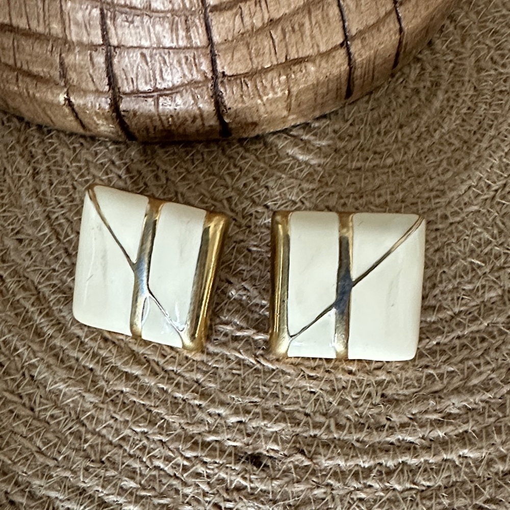 Elegant Gold and Cream Earrings